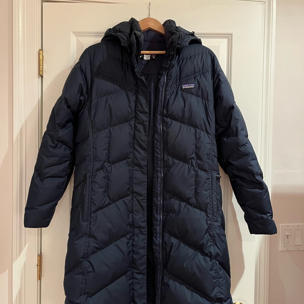 Patagonia Blue Puffer Jacket with Hood and Quilted Design
